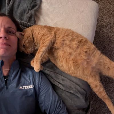 Η Κατερίνα Στεφανίδη δείχνει πώς μεγαλώνει μωρό… με μια γάτα που τα θέλει όλα δικά της