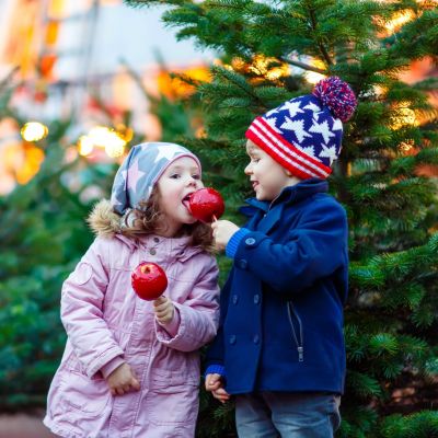 Λίστα γιορτινών δραστηριοτήτων: 17 διασκεδαστικά πράγματα να κάνετε ως οικογένεια