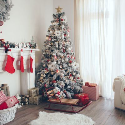 Γιορτινό σαλόνι: Ιδέες διακόσμησης πέρα από το χριστουγεννιάτικο δέντρο