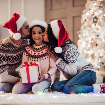 Έρευνα: Πώς τα παιδιά κρατούν ζωντανό το πνεύμα των Χριστουγέννων για όλη την οικογένεια