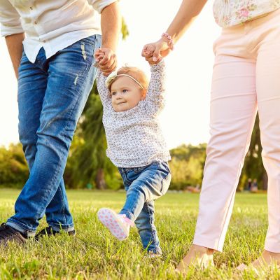 6 απλοί τρόποι για να βοηθήσετε το μωρό σας να περπατήσει