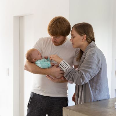 96% των νέων γονιών έχουν τρομακτικές σκέψεις – Γιατί δεν πρέπει να πανικοβάλλεστε