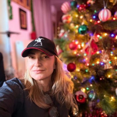 Ρούλα Ρέβη: Στόλισε το σπίτι με τα παιδιά της – Δείτε τα χριστουγεννιάτικα δέντρα τους