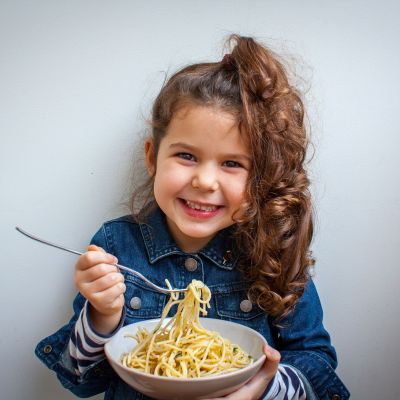 6 μυστικά για να σταματήσει το παιδί να τρώει μόνο μακαρόνια
