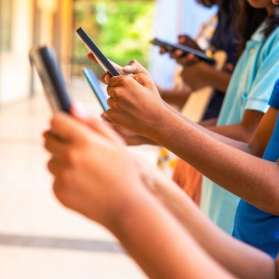 Η Αυστραλία απαγορεύει τα social media στα παιδιά κάτω των 16 ετών