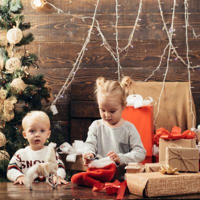 Η γιορτινή στρατηγική που αν εφαρμόσουν οι γονείς θα αλλάξει όλο το παιχνίδι στα δώρα