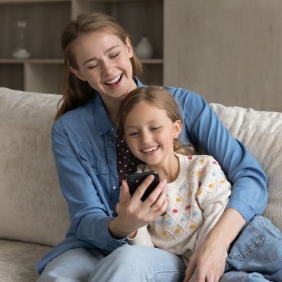 Οι Gen Z γονείς αλλάζουν τους κανόνες της σύγχρονης γονεϊκότητας