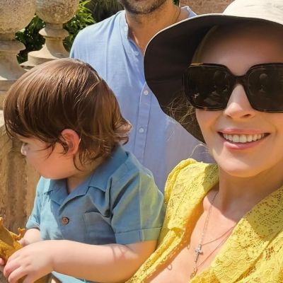 Οι νέες φωτογραφίες της Lindsay Lohan δείχνουν το κοινό πάθος που έχει με τον γιο της