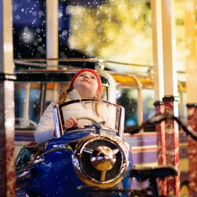 Χριστουγεννιάτικα πάρκα 2025: Πού να πάτε με τα παιδιά σε Αθήνα, Πάτρα, Τρίκαλα & Βόρεια Ελλάδα