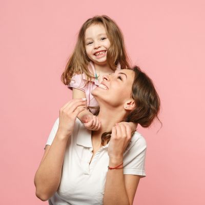 Γιατί όλο και περισσότερα παιδιά λέγονται «Velcro kids»; Τι σημαίνει αυτό;