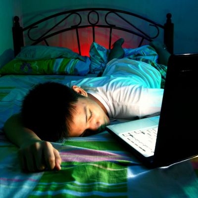 Γιατί οι έφηβοι κοιμούνται τόσο αργά; Η αλήθεια πίσω από το ξενύχτι