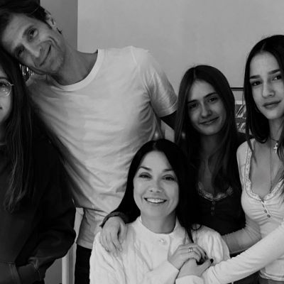 Νάντια Γιαννακοπούλου: Γενέθλια με καθυστέρηση - Η φωτογραφία με τις τρεις κόρες και τον σύζυγό της