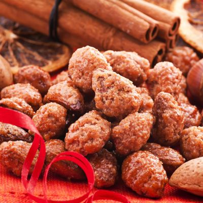 Φτιάξτε καραμελωμένα αμύγδαλα με κανέλα για τις γιορτές