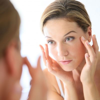 Αντιγήρανση προσώπου και ματιών: Η ρουτίνα που χαρίζει λάμψη και νεανική όψη