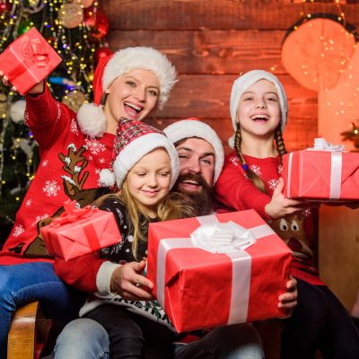 Χριστούγεννα χωρίς δώρα για τα παιδιά; Γονείς εξηγούν γιατί στηρίζουν το «no-gift» μοντέλο