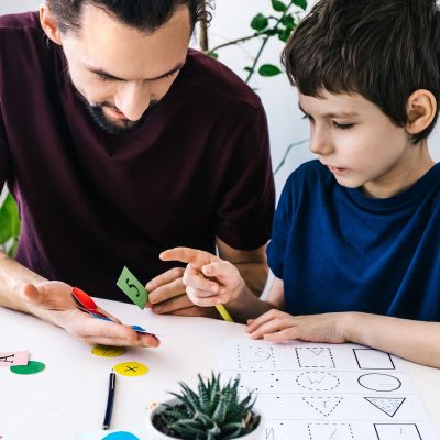 Πατέρας αυτιστικού παιδιού εξηγεί πώς οι γιορτές μπορούν να γίνουν πιο εύκολες για όλους