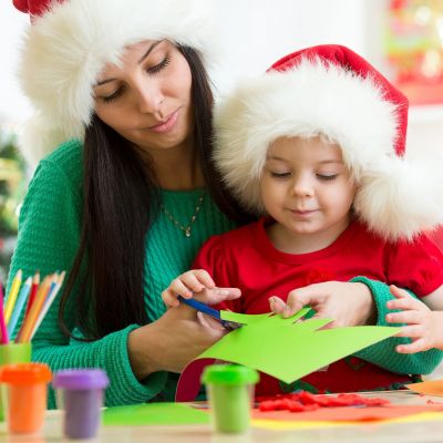 Οκτώ εύκολες χριστουγεννιάτικες χειροτεχνίες με χαρτί για μικρά παιδιά (βίντεο)