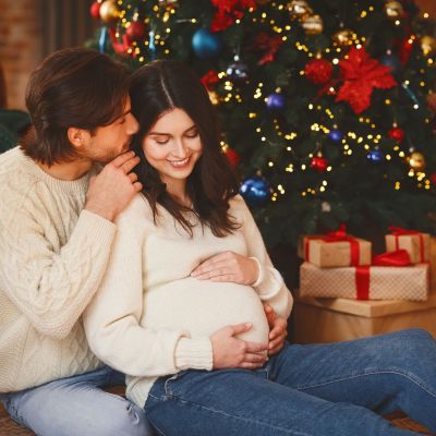 8 λόγοι που η εγκυμοσύνη μέσα στις γιορτές είναι ό,τι καλύτερο σου έχει συμβεί