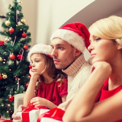 Χριστούγεννα χωρίς γκρίνια και δράματα: Συμβουλές από ειδικό για ήρεμες γιορτές με την οικογένεια