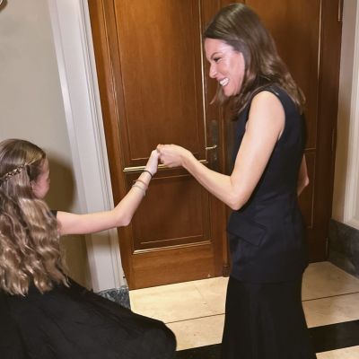 Η κόρη της Βίκυς Καγιά μεγάλωσε και έκλεψε τις εντυπώσεις σε γιορτινό γκαλά