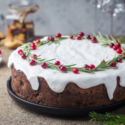 Γιορτινή βασιλόπιτα κέικ με ξηρούς καρπούς και αποξηραμένα φρούτα