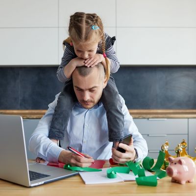 Το αόρατο φορτίο που κουβαλούν πολλοί μπαμπάδες