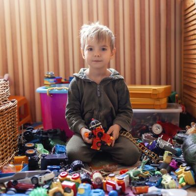 7 τρόποι να οργανώσεις τα παιχνίδια των παιδιών μετά τις γιορτές χωρίς άγχος