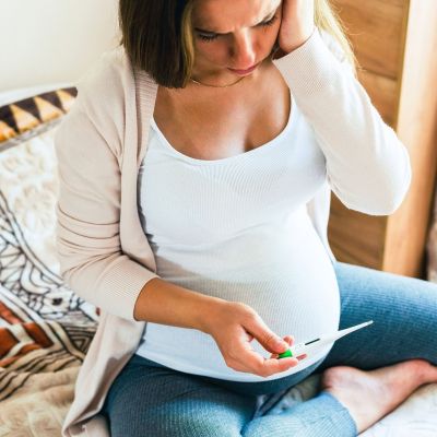 Πυρετός στην εγκυμοσύνη: Τι πρέπει να γνωρίζουν οι μέλλουσες μαμάδες, σύμφωνα με ειδικό
