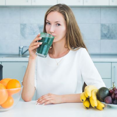 Προσπαθείτε να μείνετε έγκυος; 4 τροφές που πρέπει να τρώτε (και ποιες να αποφεύγετε)