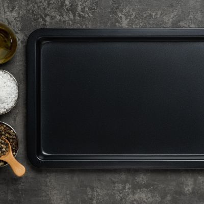 Μικρές καθημερινές συνήθειες που καταστρέφουν τα ταψιά σας