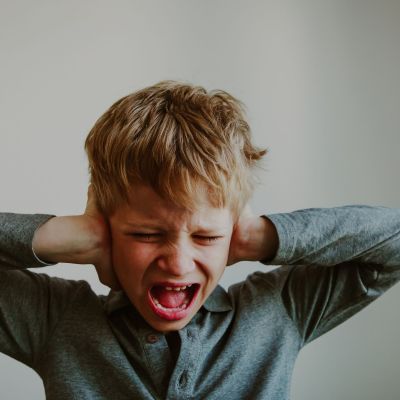 Τι είναι το Σύνδρομο Tourette και πώς να βοηθήσετε το παιδί σας