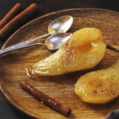 Αχλάδια ψητά με μέλι και κανέλα: Το γλυκό που θα λατρέψουν ακόμη και τα παιδιά σας