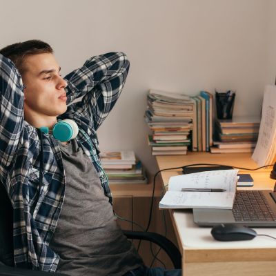 Πώς να κάνετε τα αγόρια στην εφηβεία να ανοιχτούν - 'Ένας ψυχοθεραπευτής εξηγεί