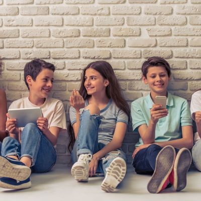 Απαγόρευση κινητών στο σχολείο: Τι πιστεύουν οι έφηβοι, σύμφωνα με έρευνα