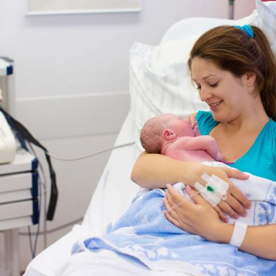 Ανησυχία για τα νεογέννητα: Όλο και περισσότεροι γονείς αρνούνται τη χορήγηση βιταμίνης Κ