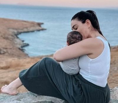 Ευρυδίκη Βαλαβάνη: Όταν η νυχτερινή βόλτα στο κρύο γίνεται λύση για τον ύπνο του μωρού