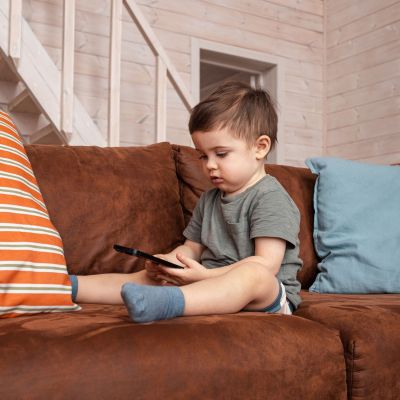 Χρόνος οθόνης και παιδιά 2 -18 ετών: Οδηγίες για γονείς από την Αμερικανική Παιδιατρική Ακαδημία