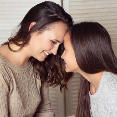 8 τρόποι να κάνεις τα παιδιά σου να μιλήσουν για τα συναισθήματά τους