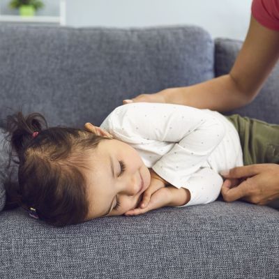 Πώς να εξασφαλίσετε επαρκή ύπνο για τα παιδιά παρά το σχολείο και τις δραστηριότητες