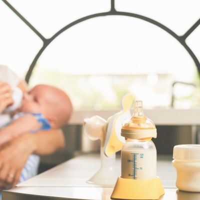 Άντληση μητρικού γάλακτος: Κάθε πόση ώρα πρέπει να βγάζω γάλα με το θήλαστρο;