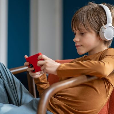 Εκπαιδευτικός προειδοποιεί: 5 σημάδια ότι το παιδί σου περνάει υπερβολικό χρόνο μπροστά στην οθόνη