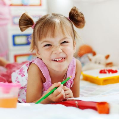 9 δημιουργικές δραστηριότητες που μπορούν να κάνουν τα παιδιά μόνα τους