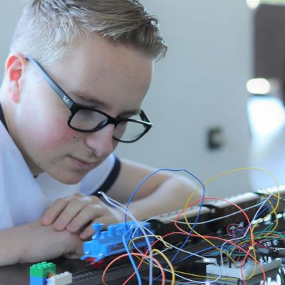 Παιχνίδια που κρατούν τα παιδιά δημιουργικά στο σπίτι