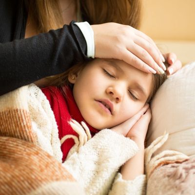 Ίωση μόνο με πυρετό: Τι πρέπει να γνωρίζουν οι γονείς