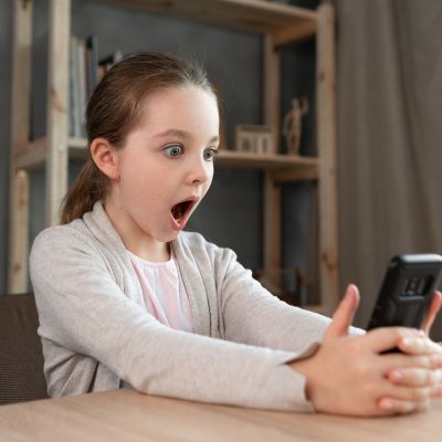 Δυσάρεστες ειδήσεις: Τις μοιραζόμαστε ή όχι με τα μικρά παιδιά;