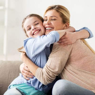 Πότε ξεκινά η εφηβεία στα κορίτσια; Όσα πρέπει να γνωρίζουν οι γονείς