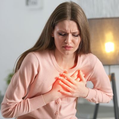 Η καρδιοπάθεια στις γυναίκες: Συμπτώματα που κάθε μαμά πρέπει να ξέρει