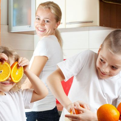 Πώς θα μειώσουμε την κατανάλωση υπερεπεξεργασμένων τροφών στα παιδιά;