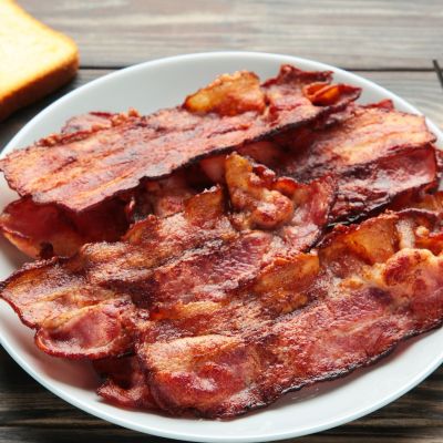 Μπόμπιρας δοκιμάζει για πρώτη φορά μπέικον και η αντίδρασή του δεν είναι αυτή που περιμένετε (vid)