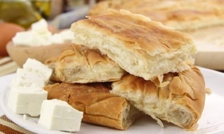 Τυρόπιτα με φέτα, μανούρι και γιαούρτι